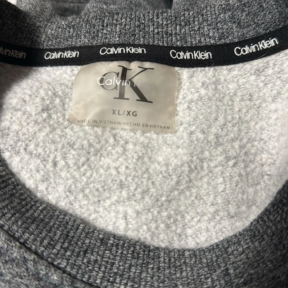 Calvin Klein Sweatshirt - Picture 6 of 6